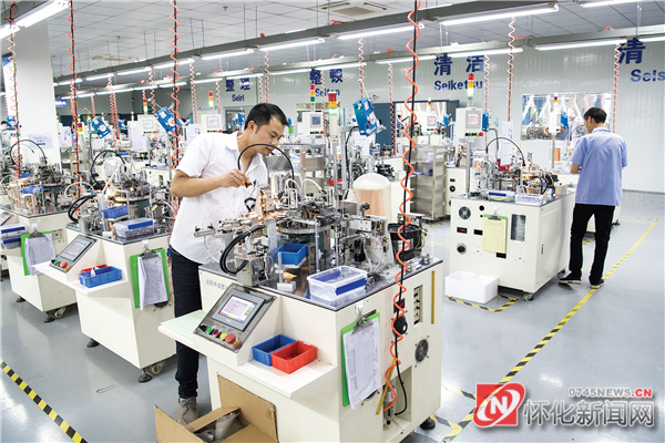 The production line of Hunan Huasheng Dentsu Technology Co., Ltd. is producing automatically